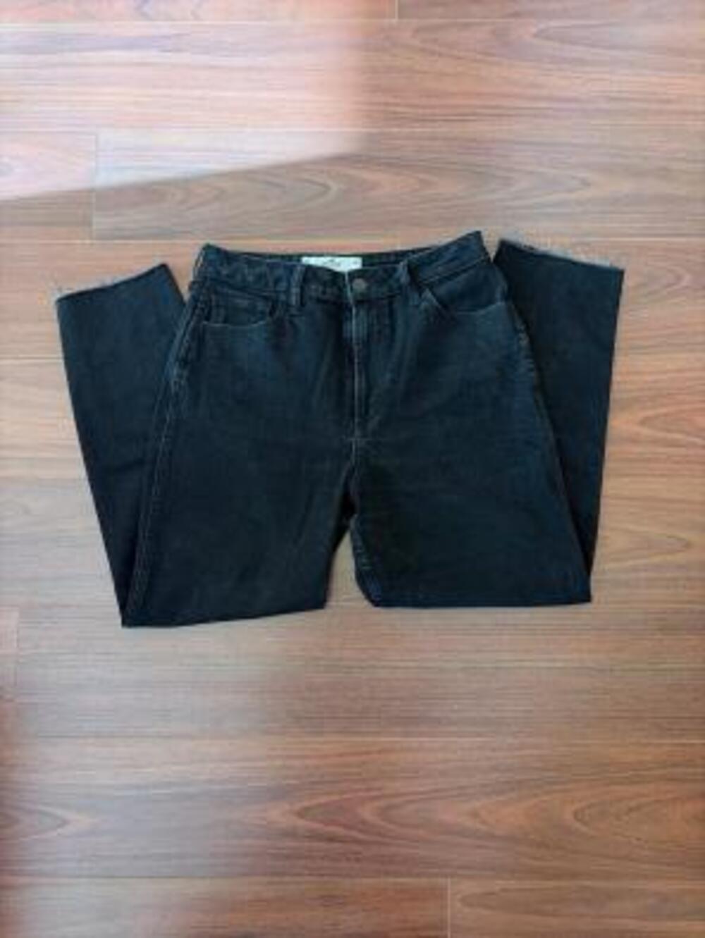 Hollister 8R Curvy Ultra High-Rise Mom Jean Black